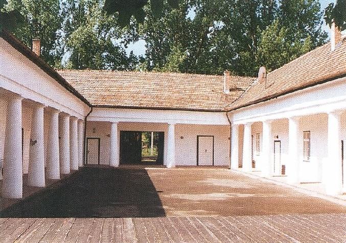 026-A dabasi_kaszino_udvara.jpg - A dabasi kaszin udvara